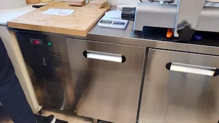 Frigorifero da banco 3 ante e 2 cassetti