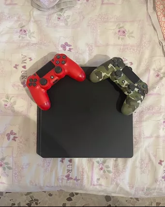 Playstation 4 slim