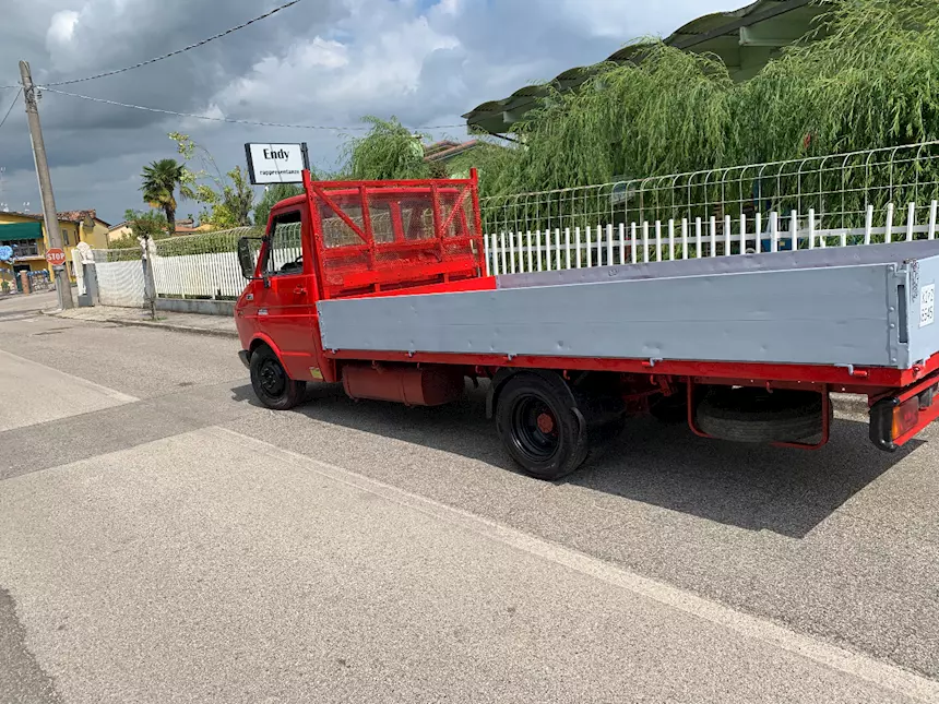 Foto 2Furgone Iveco Km 1000, modello 35